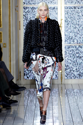 Balenciaga RTW Fall 2011 Latest Collection Gallery 1