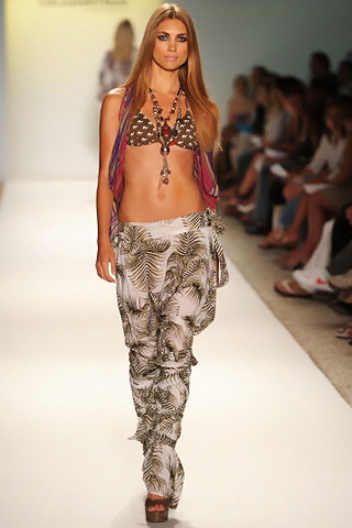 Mercedes Benz Fashion Collection By Cia Maritima