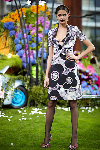 Ana Beatriz Barros Runway Pictures 2011