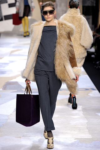 Fendi Fall 2011 Collection Milan Fashion Week