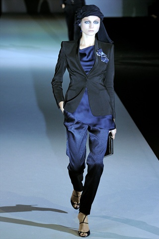 Giorgio Armani Spring 2010 Ready To Wear Collection
