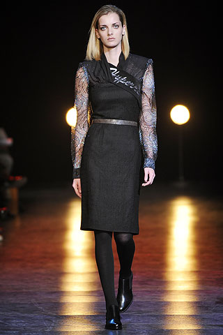 Hussein Chalayan Fall/Winter 2010/11 Collection