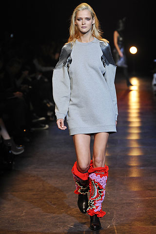 Hussein Chalayan Fall/Winter 2010/11 Collection