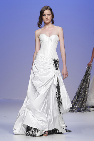 Inmaculada Garcia Barcelona Bridal Show 2011