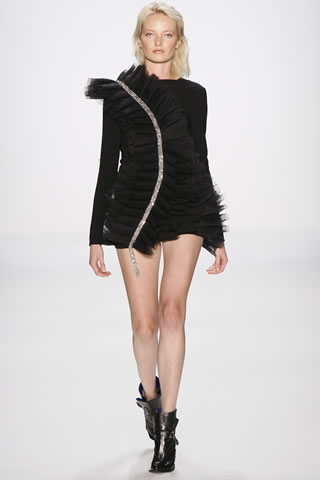 Lever Coutures Latest Mercedes Benz Fashion Collection