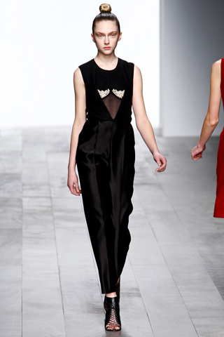 marios schwab aw 2011 londonfashionweek 34