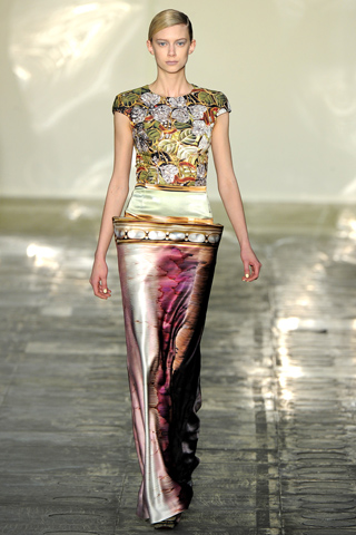 mary katrantazou aw 2011 londonfashionweek 16