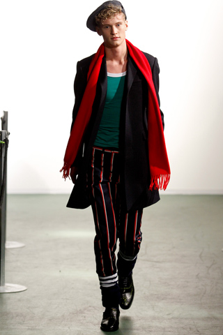 Moschino Winter 2011 Ready To Wear