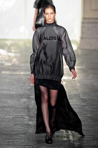 richard nicoll aw2011 lfw collection samantha gradoville richard