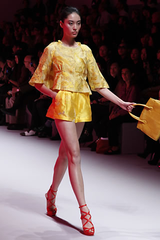 Shiatzy Chen Spring 2010 Ready To Wear Collection