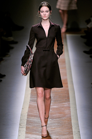 Review on Valentino Ready-to-wear Fall/Winter 2011 collection - Paris Fashion Week
