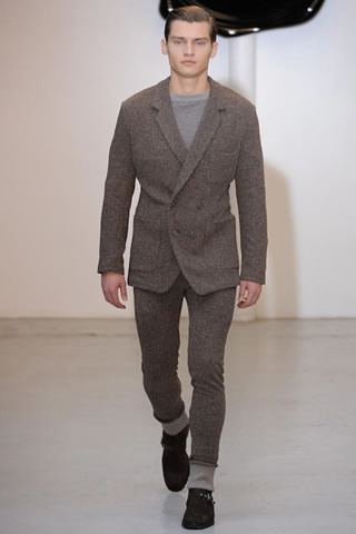 Paris Fashion Week 2011 Viktor & Rolf