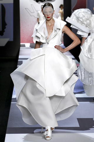 Paris Fashion Week 2011 Viktor & Rolf