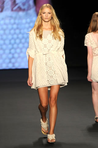 Vivienne Tam Spring/Summer 2011 Collection
