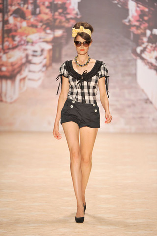 Fashion Dresses Show Spring/Summer 2012 by Lena Hoschek