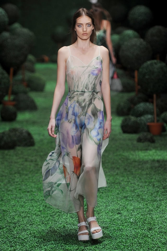 Latest Collection by Alena Akhmadullina MBFW Russia S/S 2015