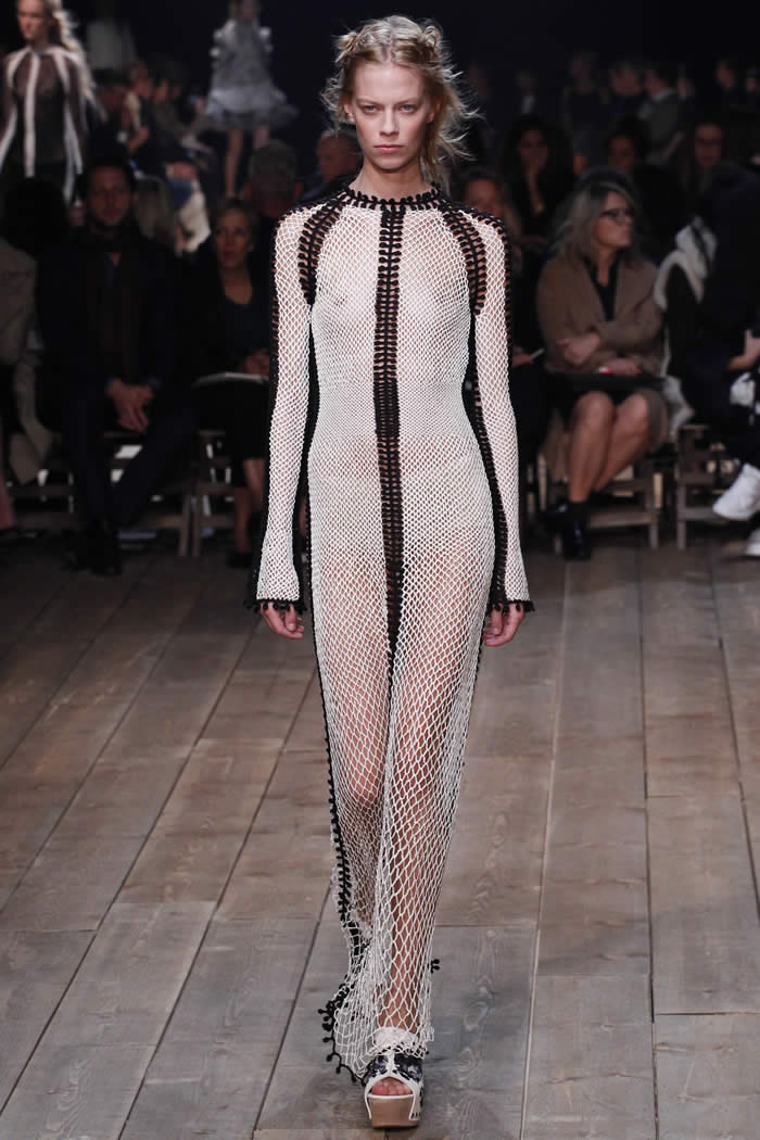 Alexander McQueen Spring 2016 Collection