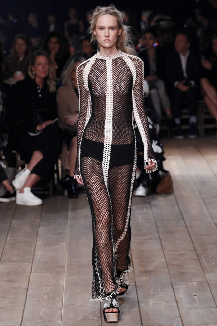Alexander McQueen 2016 Spring RTW Collection