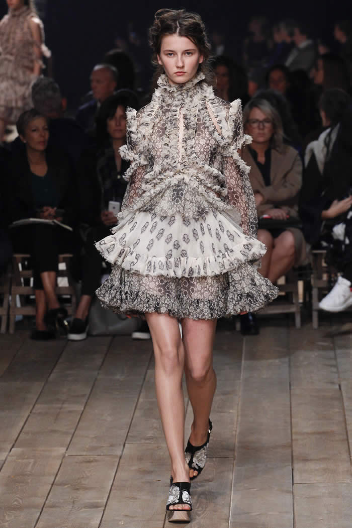 Alexander McQueen RTW 2016 Spring Collection