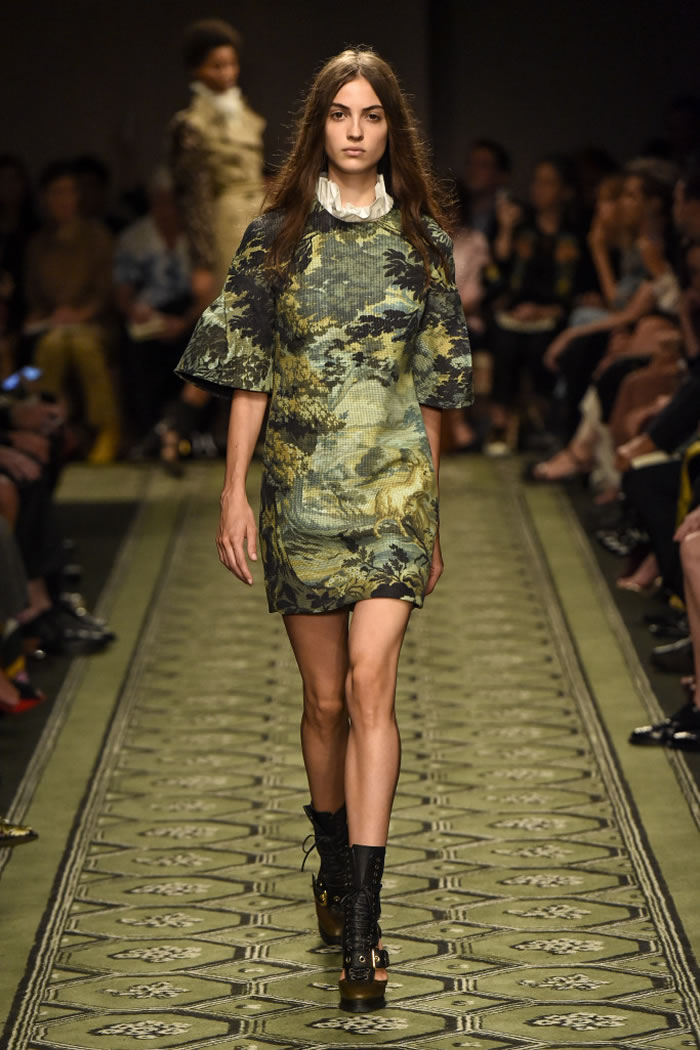 Burberry Latest Spring  2017 Collection