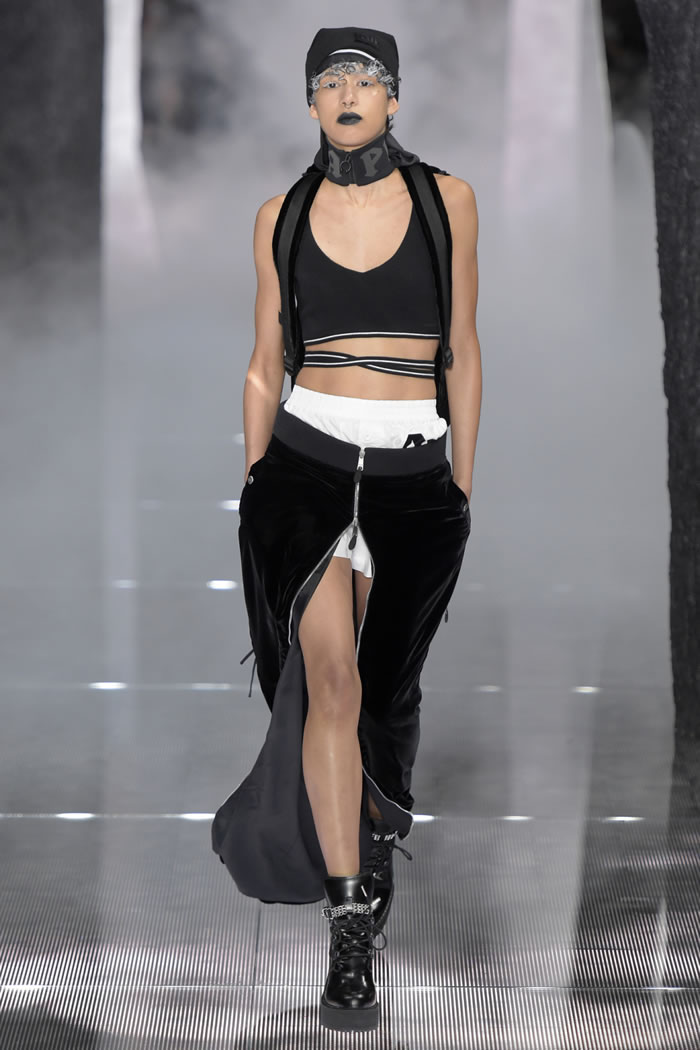 Fenty Puma by Rihanna Fall RTW  2016 Collection