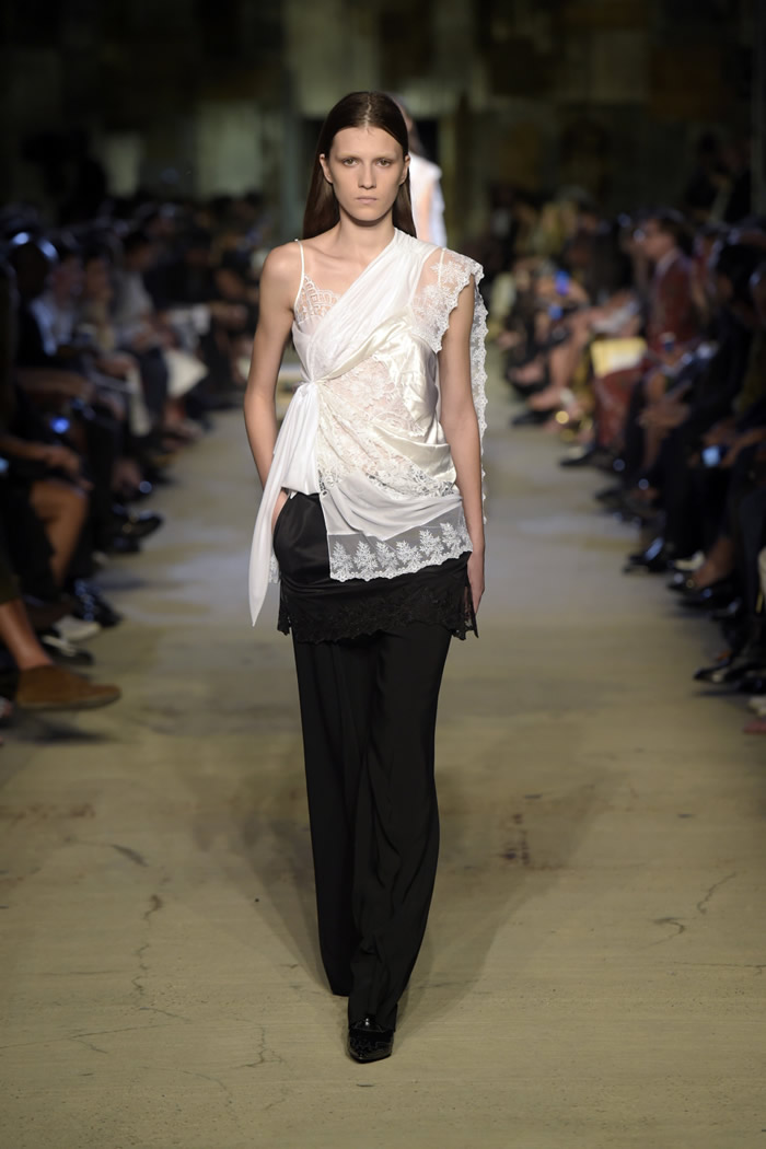 Spring 2016 Givenchy RTW Collection