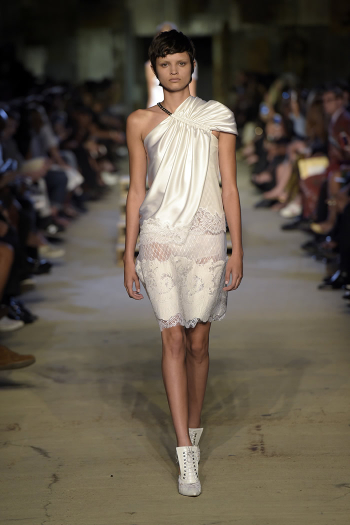 Givenchy 2016 RTW Spring Collection