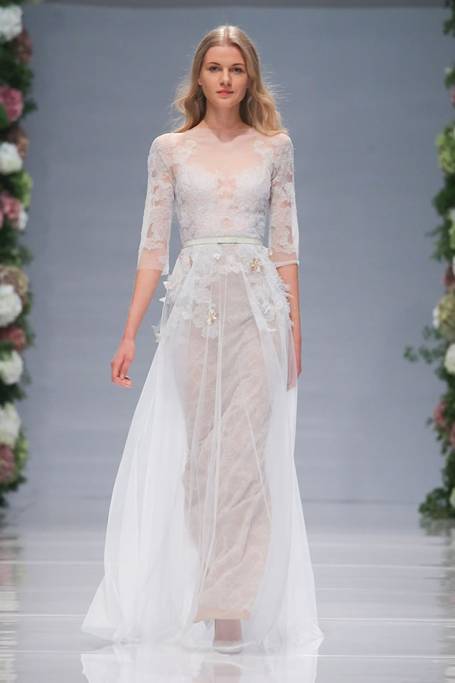 Latest Valentin Yudashkin Collection 2015