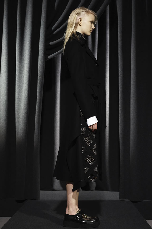 2015 VIKTOR & ROLF  Paris Fall Collection