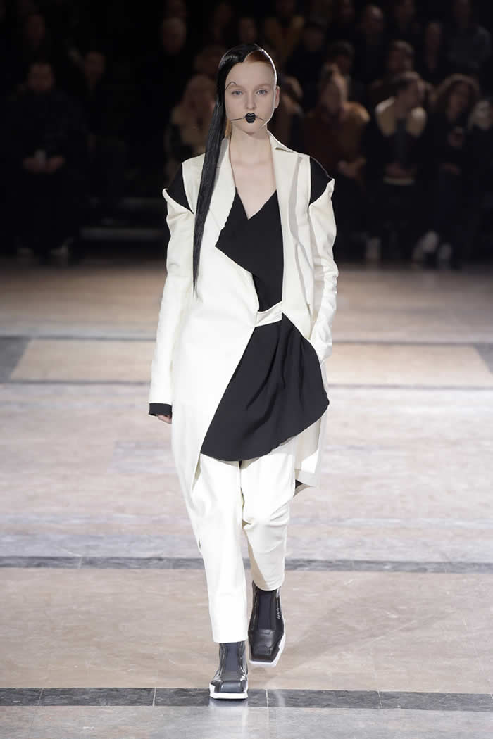 Fall RTW Latest Yohji Yamamoto Collection