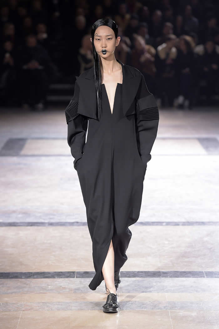 Yohji Yamamoto Fall RTW Collection