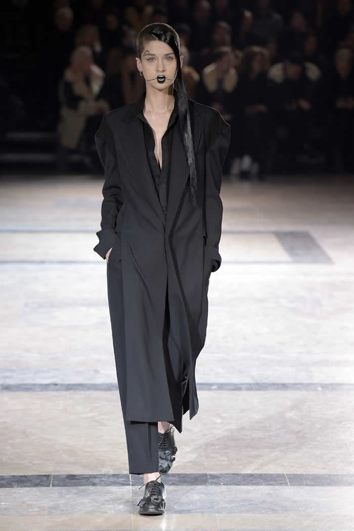 Yohji Yamamoto Latest Fall RTW 2016 Collection