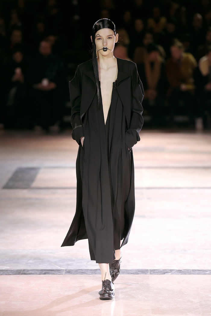 Fall RTW Yohji Yamamoto 2016 Collection