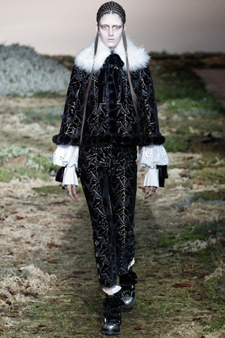 Paris F/W Alexander McQueen Latest Collection