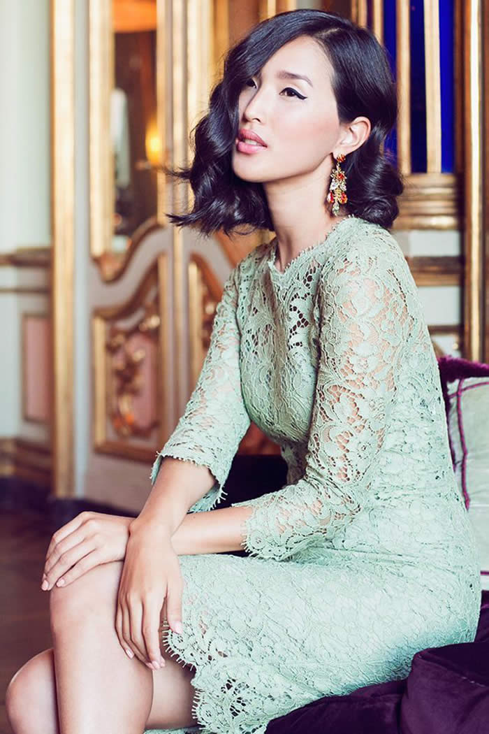 What You Should Be Wearing When Hosting a Dinner Party