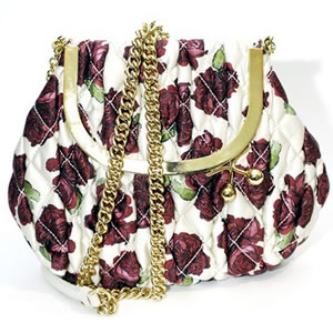 Shine with latest clutch handbags trend