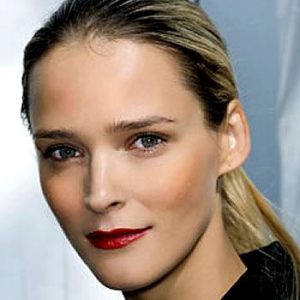 Fashion Model Carmen Kass biography, photos and image gallery