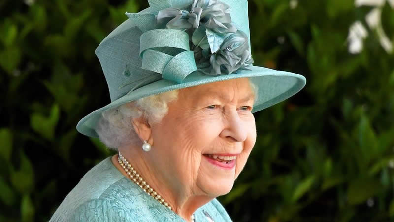 Queen Elizabeth 'Near Death' And 'Bypassing' Prince Charles In Favor Of ...
