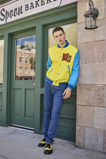 Moschino Spring 2022 Meanswear