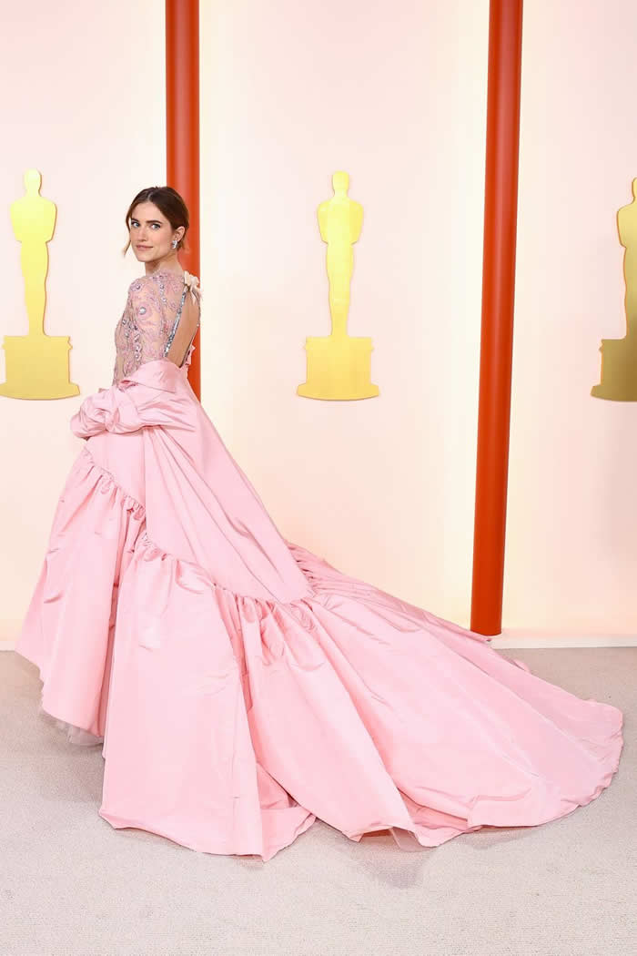 See Every Look from the 2023 Oscars Red Carpet Last Night