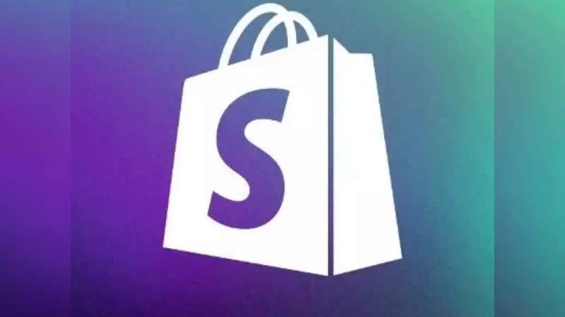 Shopify AI-powered commerce assistant